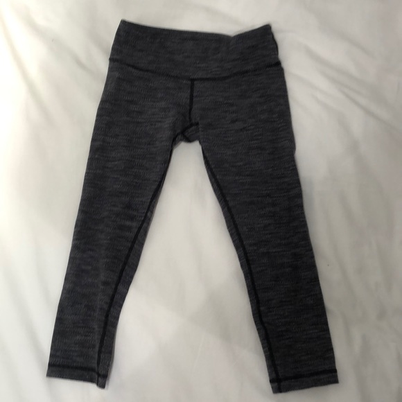 Lululemon Gradient Grey 3/4 Leggings - Picture 1 of 3